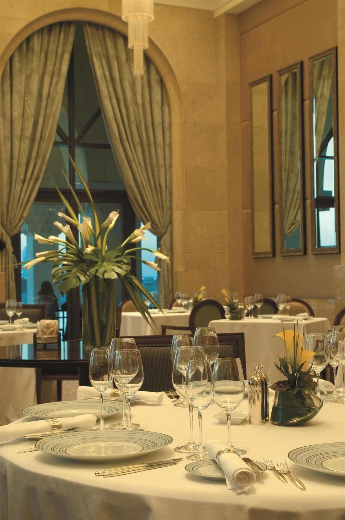 Shangri-la Qaryat Al Beri Aparthotel Abu Dhabi