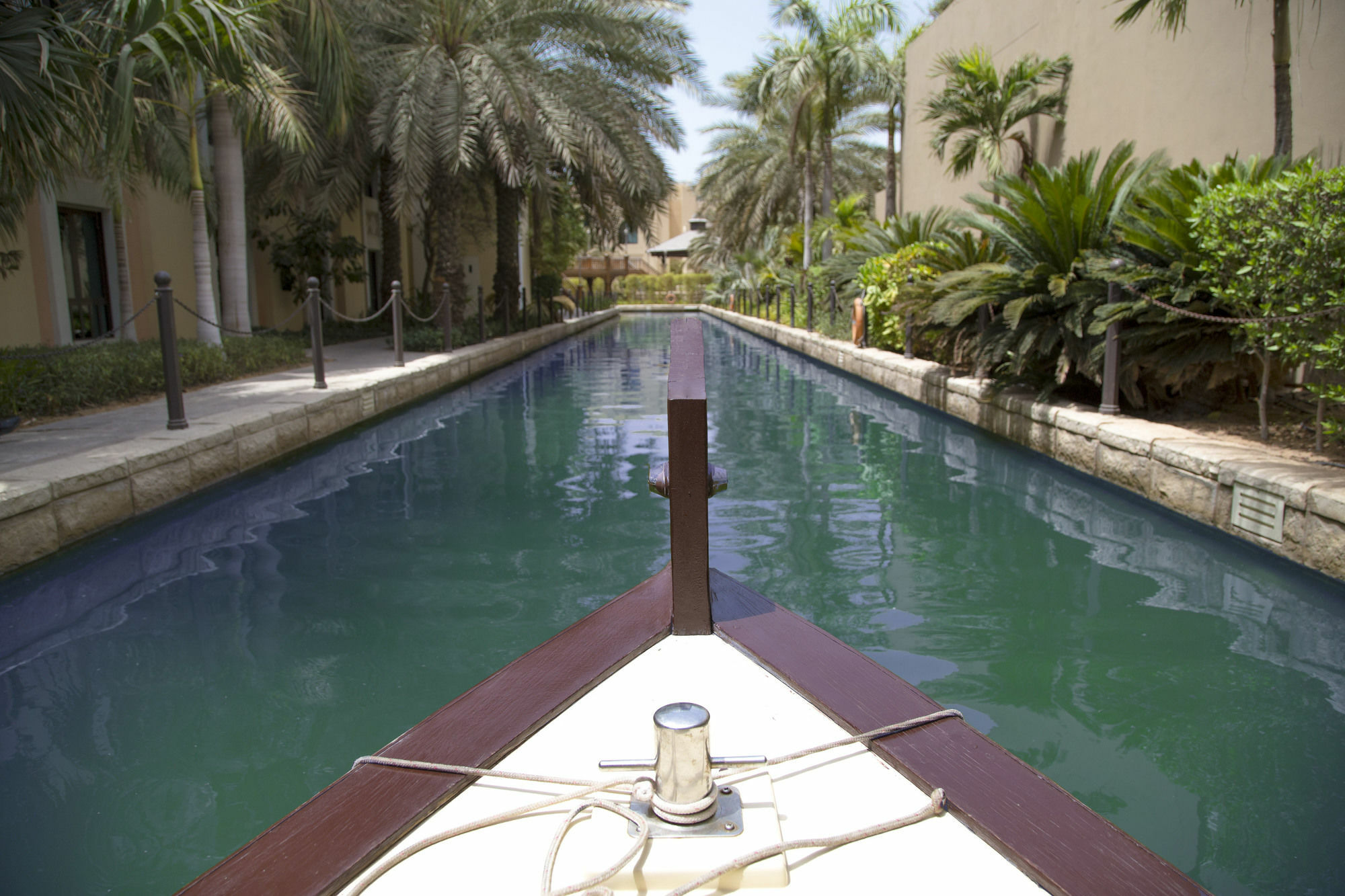 Shangri-la Qaryat Al Beri Aparthotel 5*